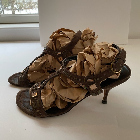 Miu Miu embellished T strap sandals. - Picture 4 of 6